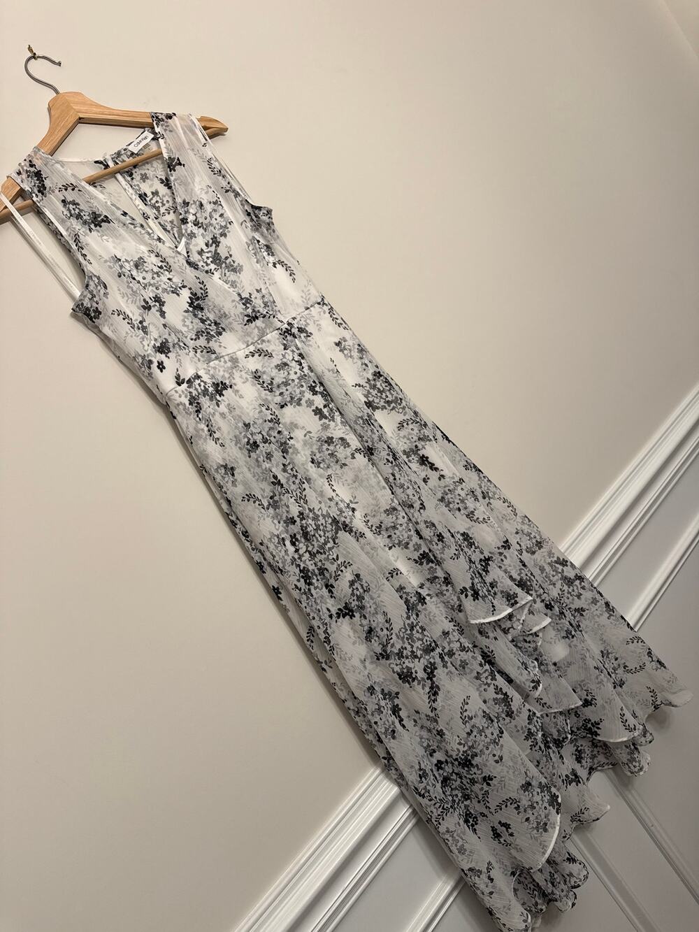 Calvin Klein Black & White Floral Print Maxi Dress – Size 4